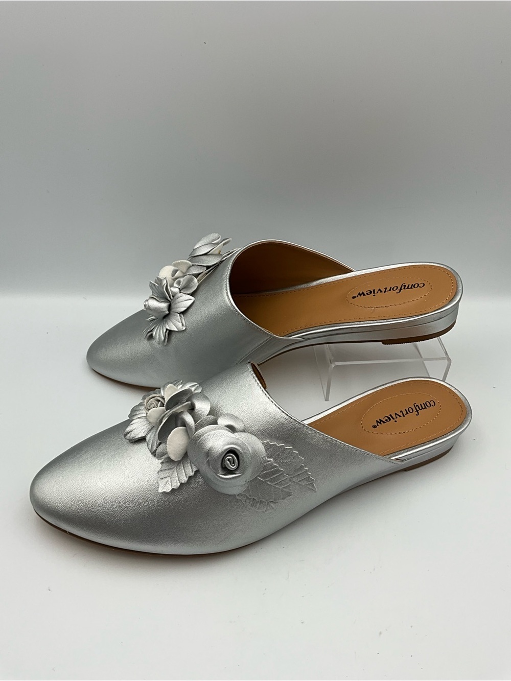 comfortview Flats Size 10W Silver Floral Appliqué Slip-On Mules
